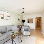 Limehome Hasselbachplatz Hotel