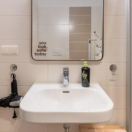 Limehome Hasselbachplatz Hotel